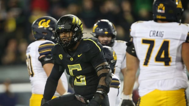 Oregon DE Kayvon Thibodeaux celebrates stop
